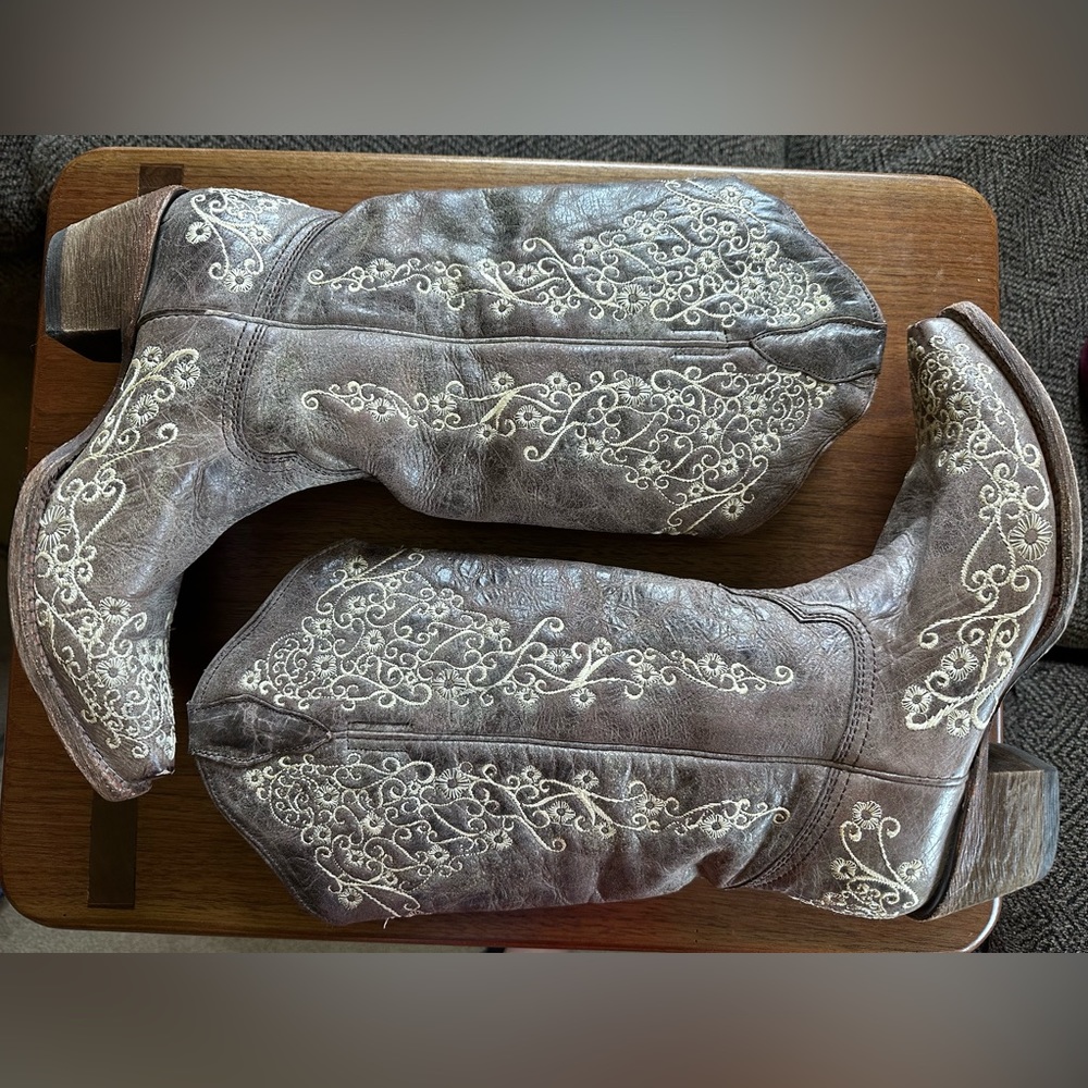 corral boots size 8